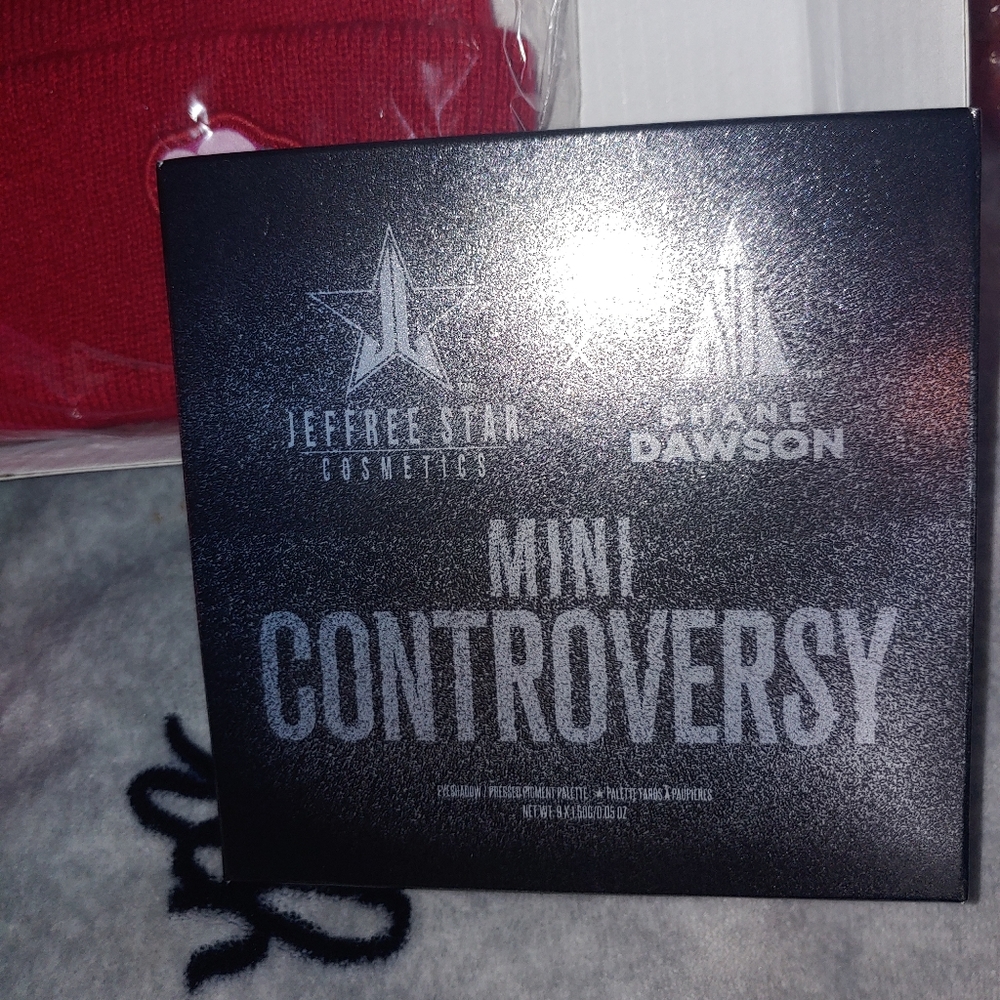 Mini controversy - Picture 2 of 2